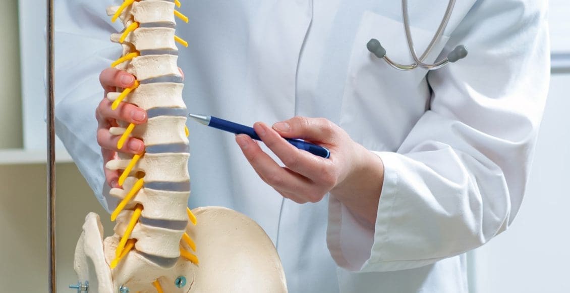 La postura povera causa il dolore cronico della schiena? | Chiropratico Eastside