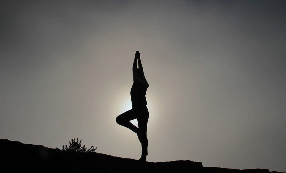 silhuet yoga stående stilling