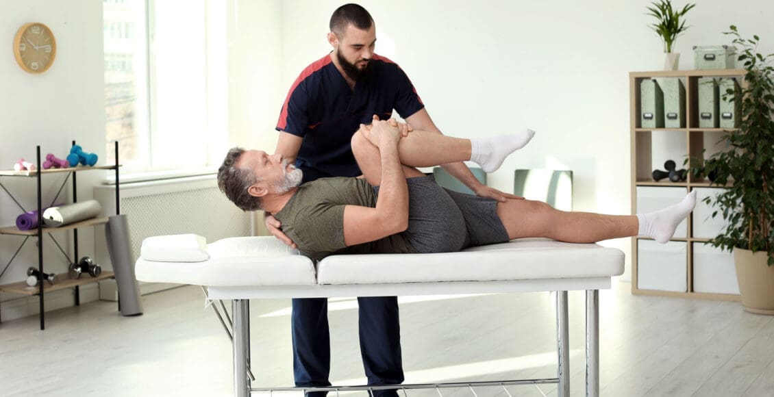 Reducción espinal quiropráctica y alivio del dolor